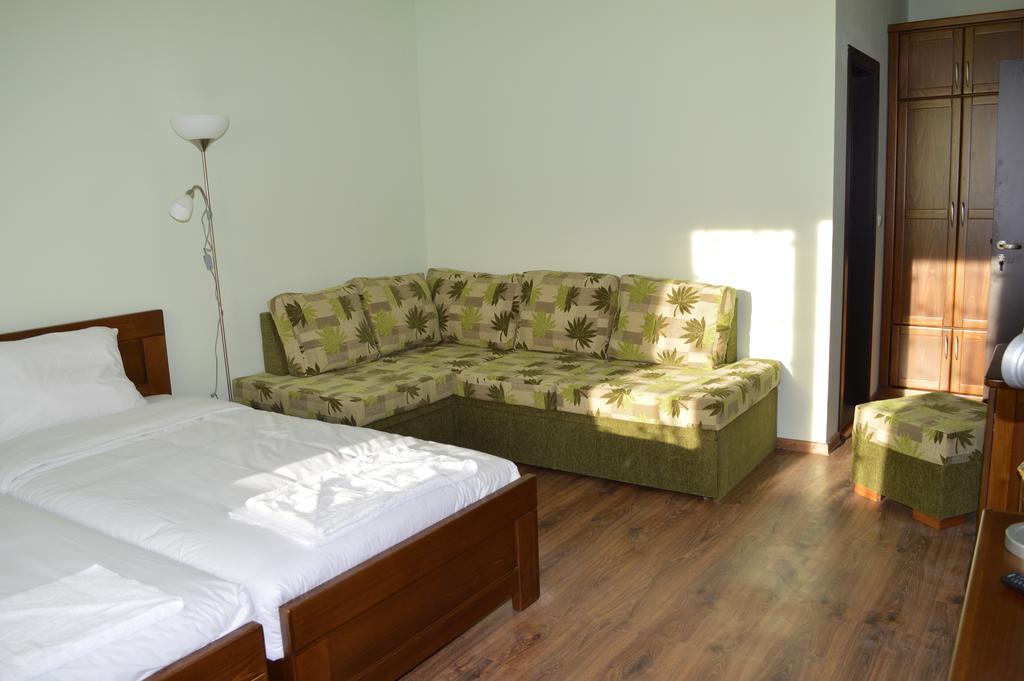 De-Yan Guest House Oreshak  Room photo