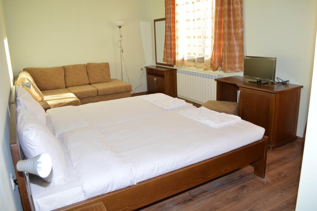 De-Yan Guest House Oreshak  Room photo